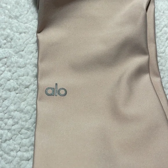 Women’s Alo Yoga Airlift Light Pink Leggings - Picture 5 of 5